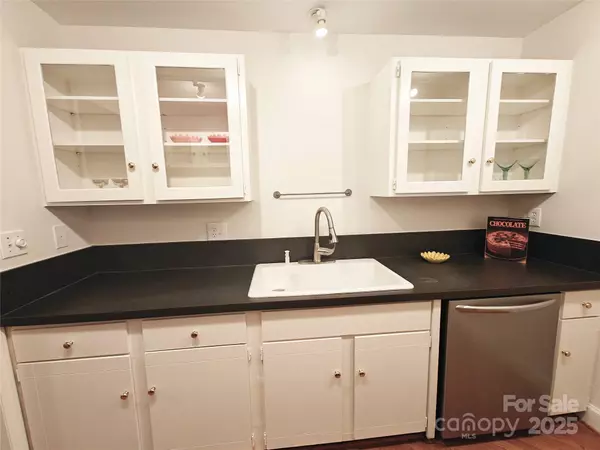 Charlotte, NC 28207,1323 Queens RD #321