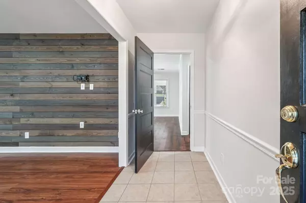 Charlotte, NC 28215,9401 Elvis DR