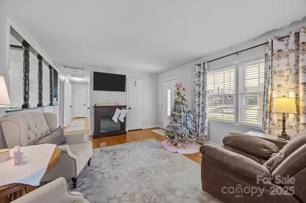 Charlotte, NC 28210,6621 Starcrest DR