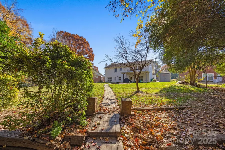 6621 Starcrest DR, Charlotte, NC 28210