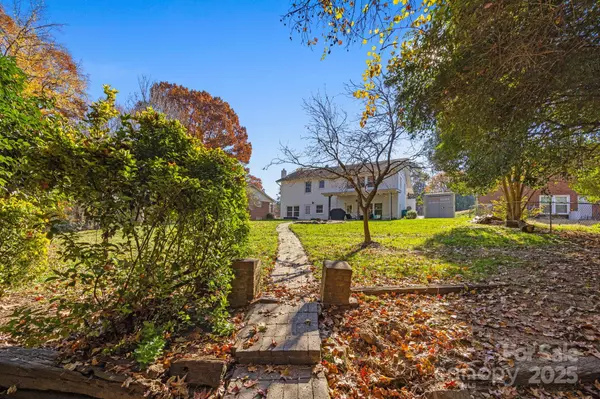 6621 Starcrest DR, Charlotte, NC 28210