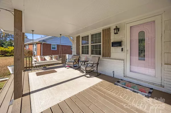 6621 Starcrest DR, Charlotte, NC 28210