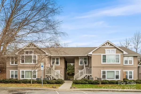 81 Morningside LN, Hendersonville, NC 28792