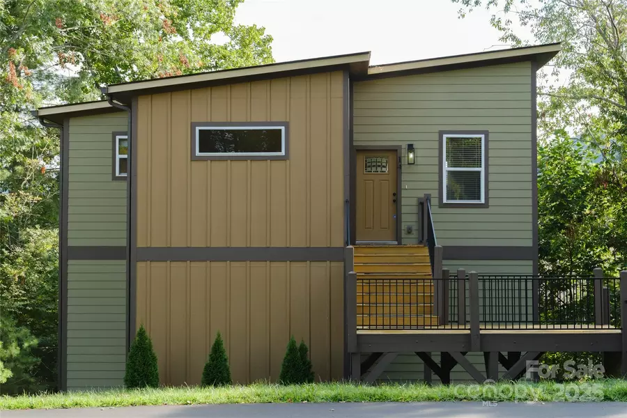 14 Red Maple DR, Weaverville, NC 28787