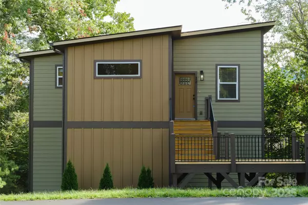 14 Red Maple DR, Weaverville, NC 28787