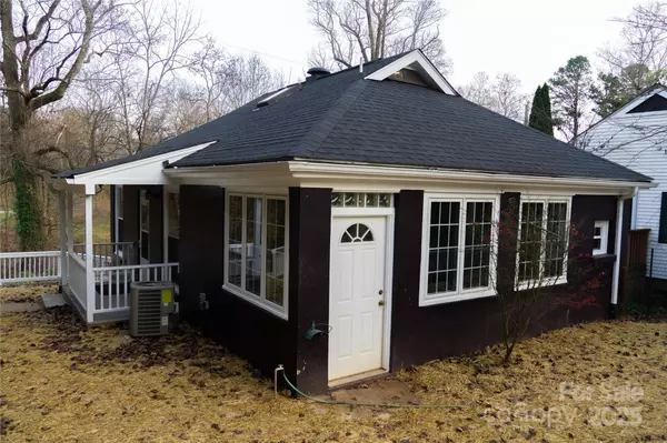 Asheville, NC 28806,17 McDade ST