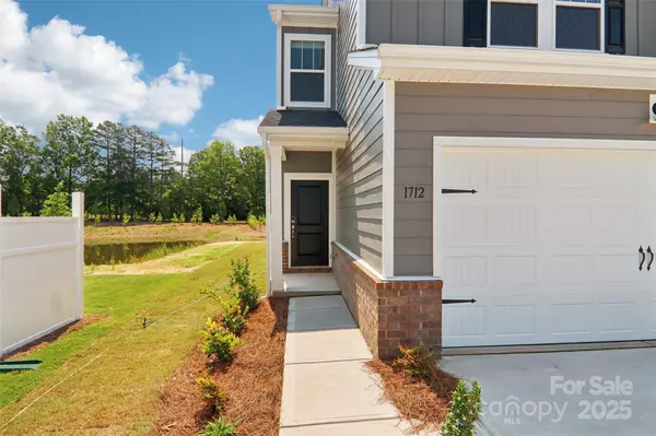 Charlotte, NC 28216,8040 Hidden Springs TRL