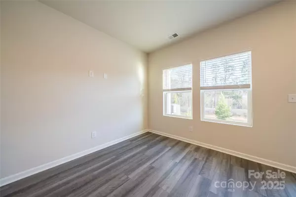 Charlotte, NC 28216,8012 Hidden Springs TRL