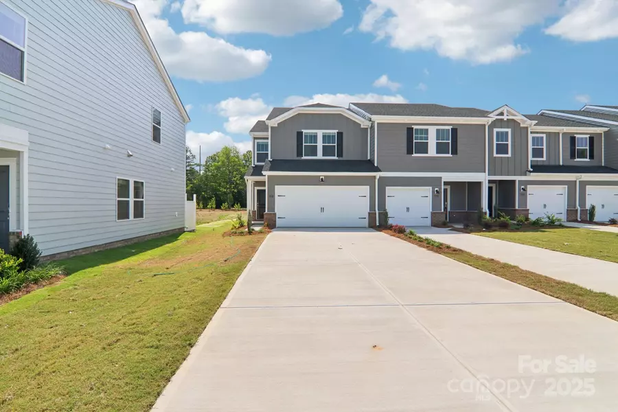 8016 Hidden Springs TRL, Charlotte, NC 28216