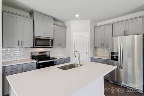 Charlotte, NC 28216,4031 Summit Woods DR