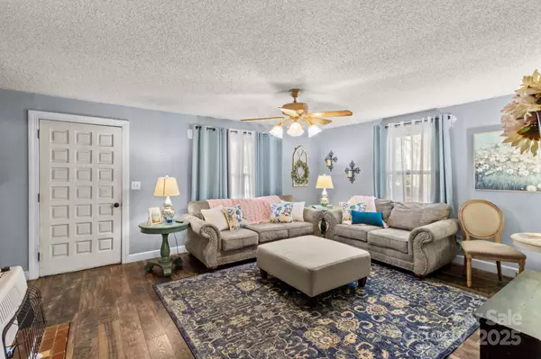 Mocksville, NC 27028,131 Loop ST