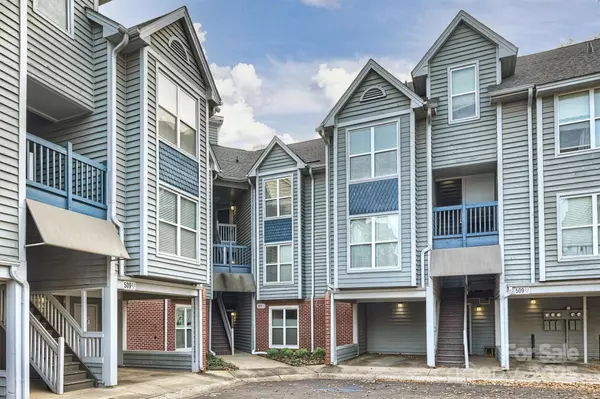 Charlotte, NC 28202,509 N Graham ST