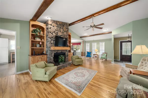 Hendersonville, NC 28791,6 Hunters LN