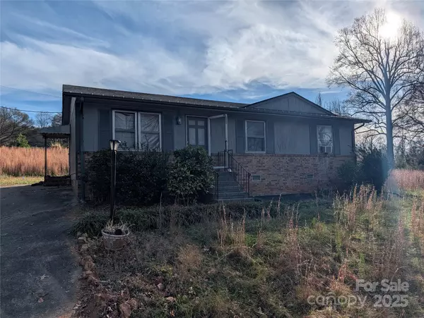 300 Lakewood DR, Gastonia, NC 28056