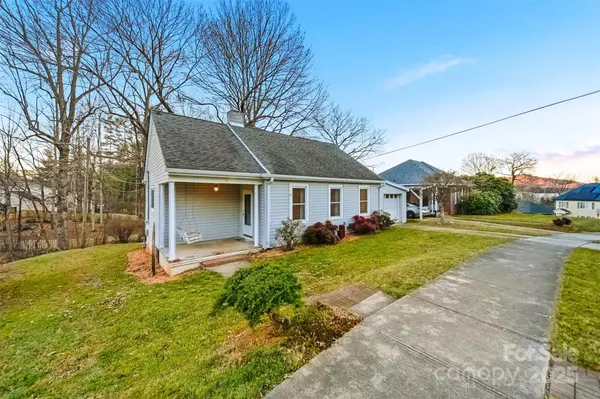 Candler, NC 28715,3 Enka Oak ST