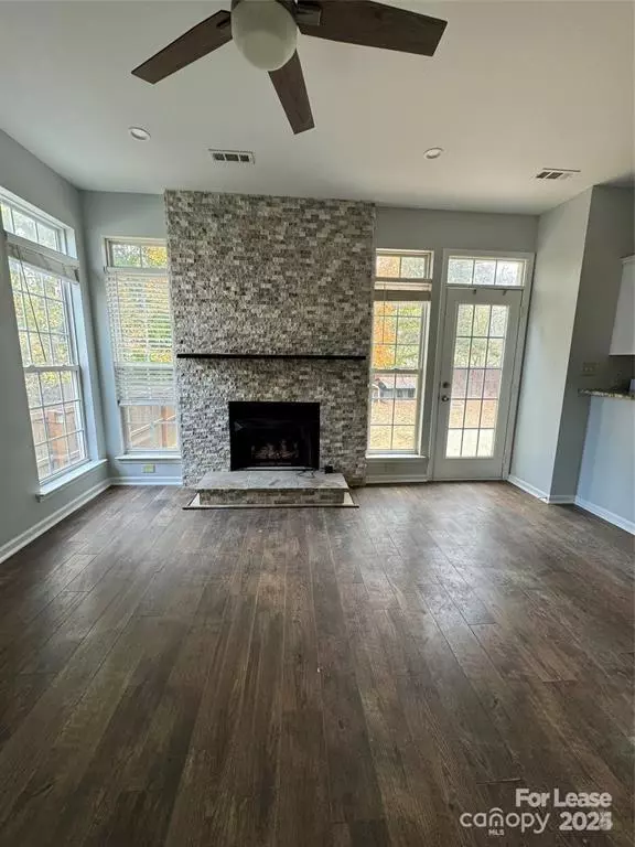 Charlotte, NC 28215,5304 Starflower DR