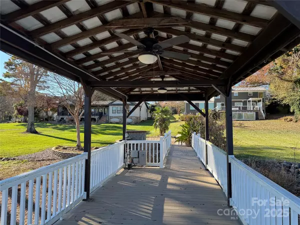 Mooresville, NC 28117,318 Queens Cove RD