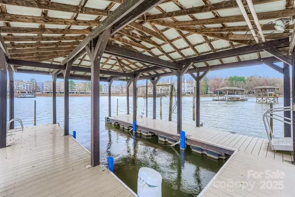 Mooresville, NC 28117,318 Queens Cove RD