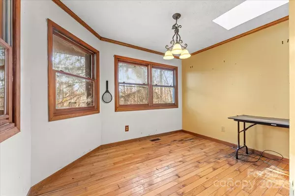 Murphy, NC 28906,221 Mary King Mountain DR