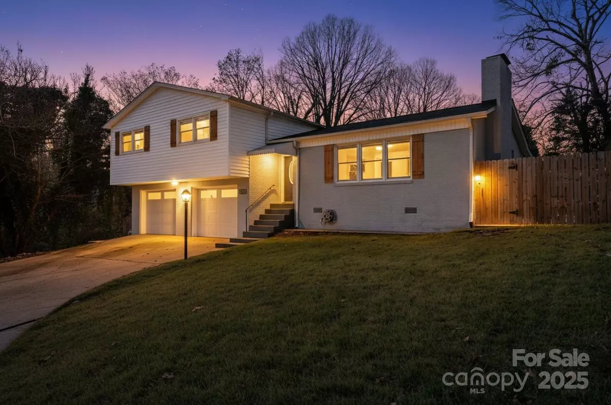 Hickory, NC 28601,1905 10th Street PL NW