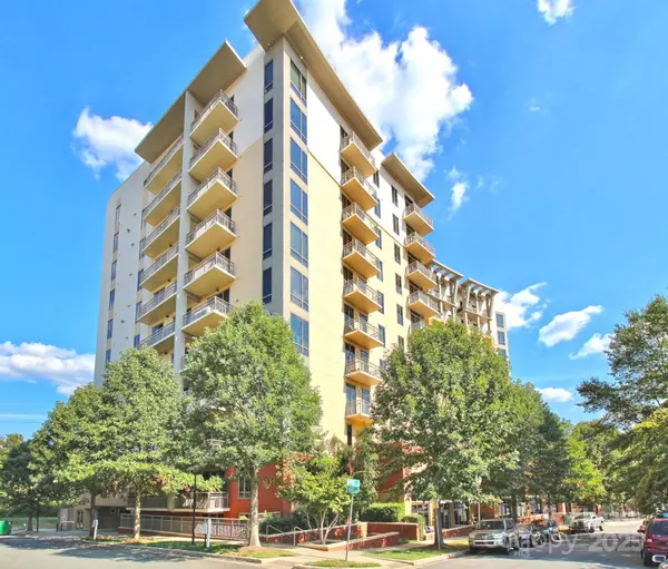 Charlotte, NC 28202,701 Royal CT