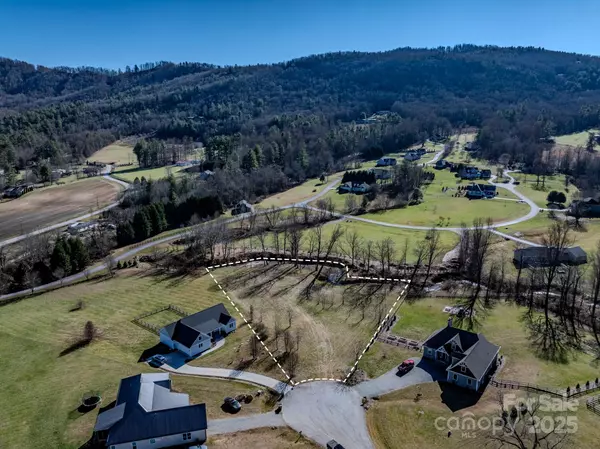 Hendersonville, NC 28739,00 Walnut Valley LN #5