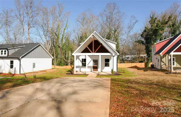 512 N Mulberry ST, Cherryville, NC 28021
