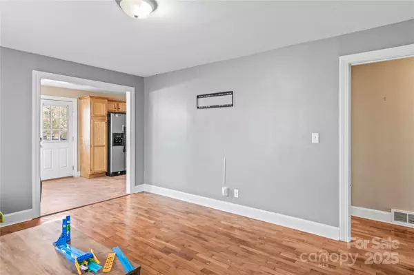 Elkin, NC 28621,133 South ST #99