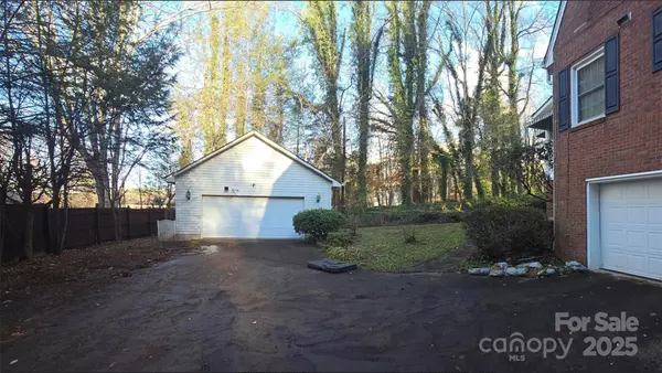 Lenoir, NC 28645,822 Westminster CIR SW