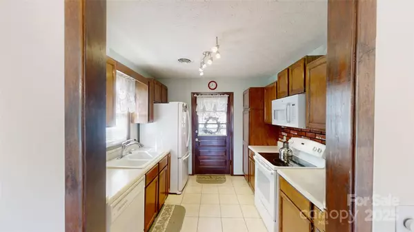 Burnsville, NC 28714,707 Lickskillet RD