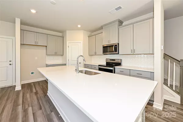 Charlotte, NC 28216,8041 Hidden Springs TRL