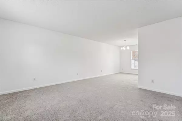 Charlotte, NC 28215,8517 Tweedsmuir Glen LN