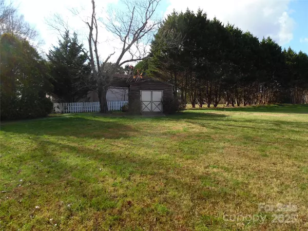 Conover, NC 28613,106 Belleview DR NE