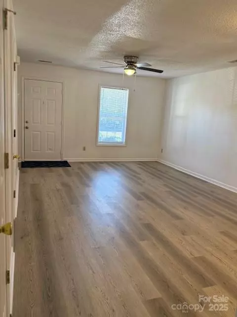 Hickory, NC 28601,1092 22nd ST NE #105