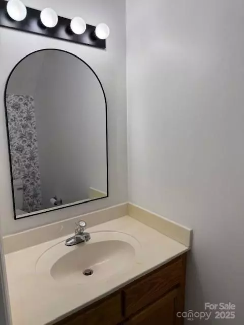 Hickory, NC 28601,1092 22nd ST NE #105