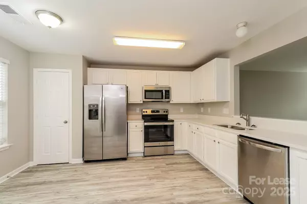 Charlotte, NC 28216,421 Peachtree RD