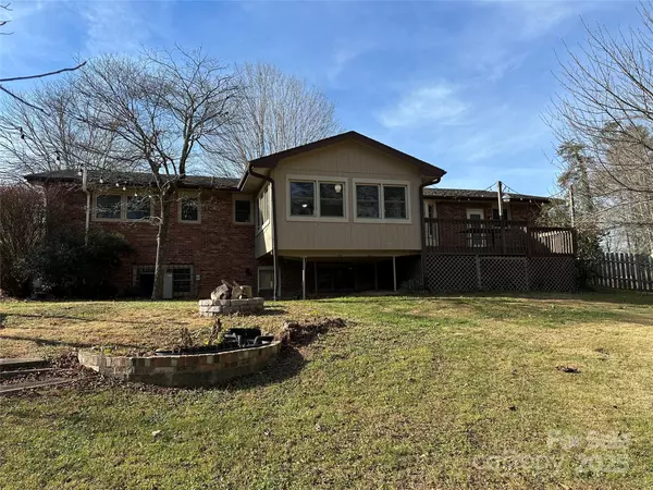 Hendersonville, NC 28791,2 Star LN