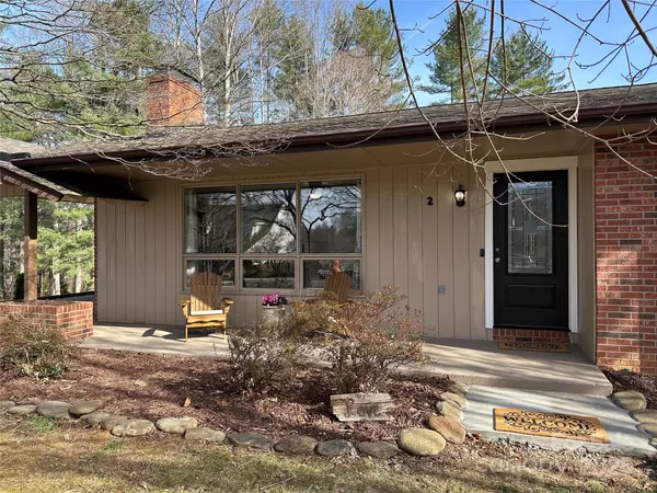 Hendersonville, NC 28791,2 Star LN