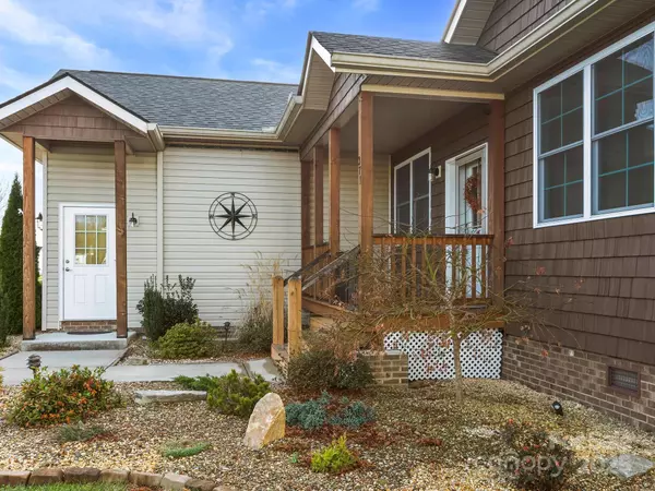 Hendersonville, NC 28739,371 Beechnut DR