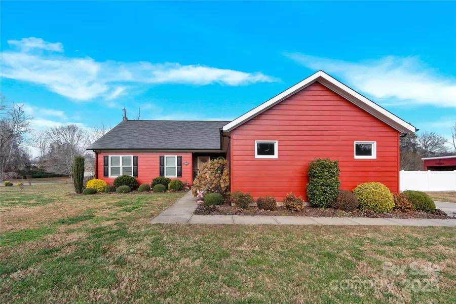 1659 Buffett CIR, Hickory, NC 28602