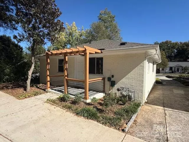 2123 Thurmond PL, Charlotte, NC 28205