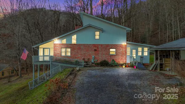 487 Julia LN, Maggie Valley, NC 28751