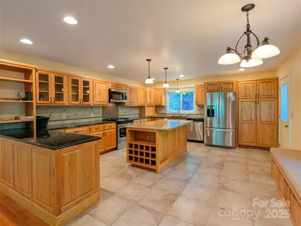 Burnsville, NC 28714,355 Rosewood LN