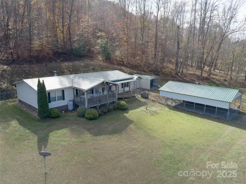 1922 Zacks Fork RD, Lenoir, NC 28645