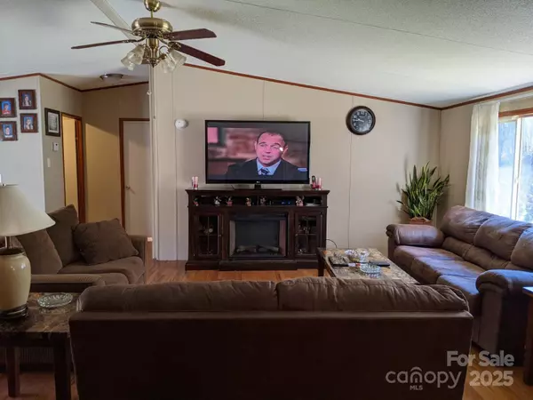 Weaverville, NC 28787,196 Mckinney RD