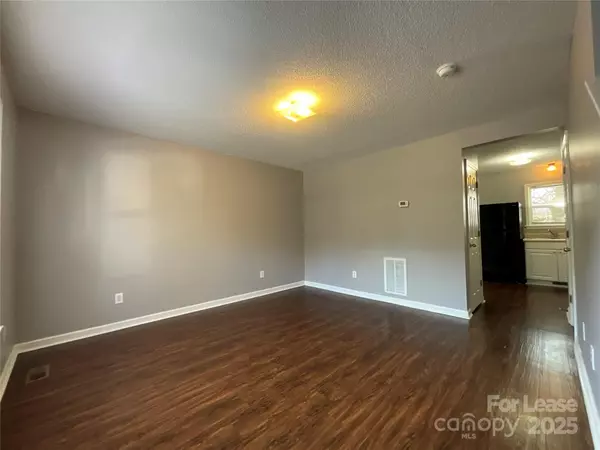 Newton, NC 28658,206 W 15th ST #3