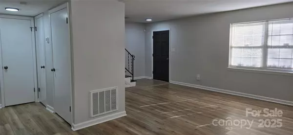 Charlotte, NC 28226,11011 Park RD