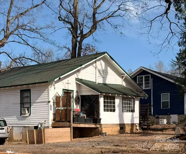 Statesville, NC 28677,933 Wallace ST