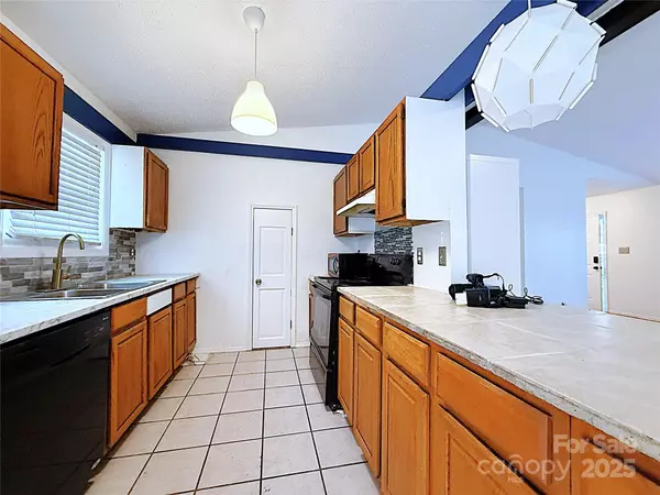 Charlotte, NC 28211,6401 Round Hill RD