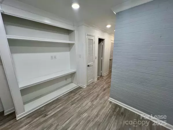 Charlotte, NC 28207,400 Queens RD #B4